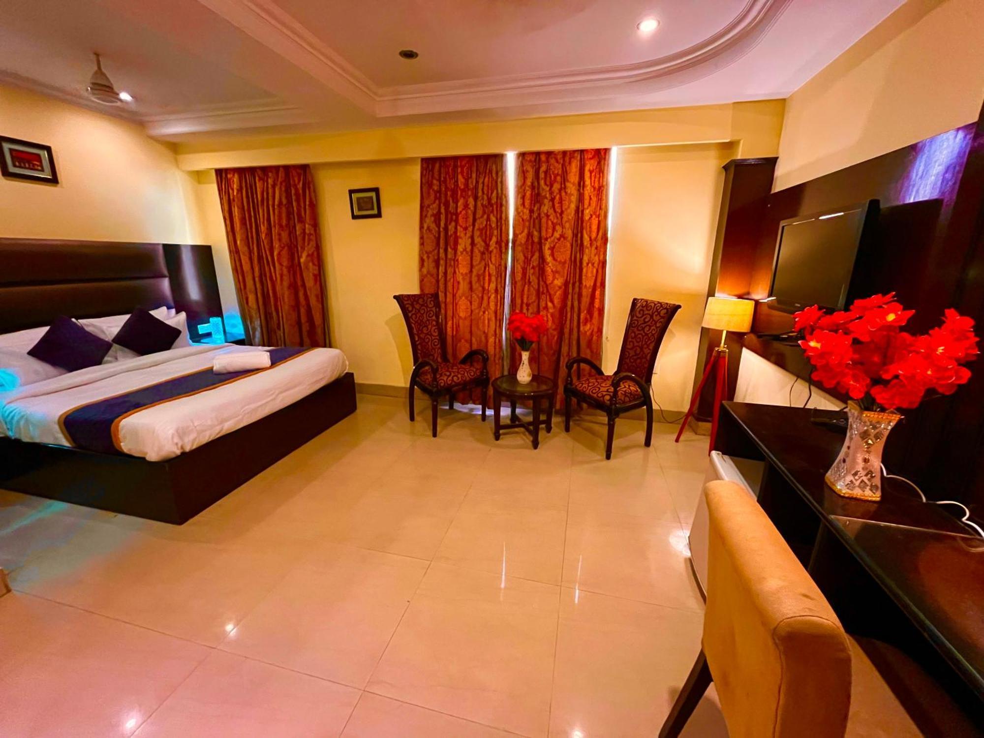 Palki Cafe & Stay Ludhiana Zewnętrze zdjęcie